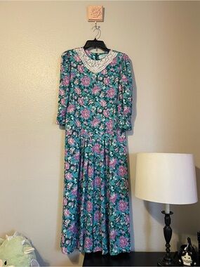 Vintage Floral Midi Dress with Lace Collar and Princess Drop Waist